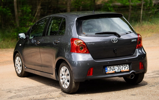 Toyota Yaris cena 18900 przebieg: 179000, rok produkcji 2007 z Leszno małe 191